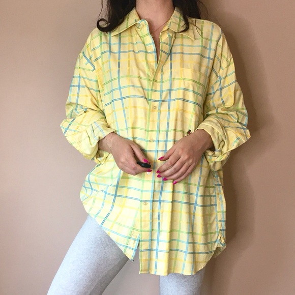 ✨ Tommy Hilfiger Shirt ✨ - Picture 2 of 9